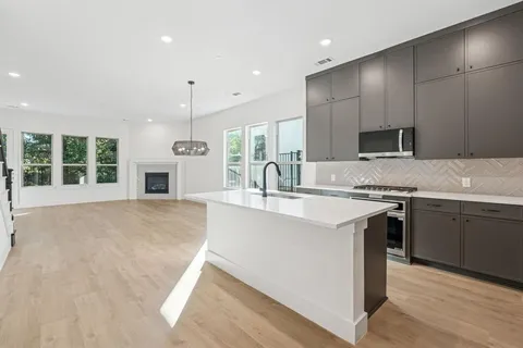 $435,000 | 126 Bridgewater Way, Unit 37, Hickory Creek, TX 75065