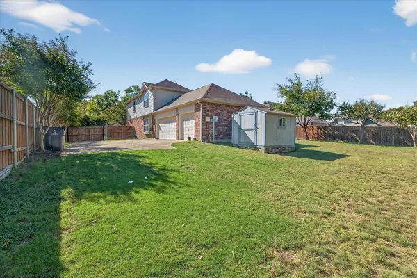 a view of a house with a yard and garage