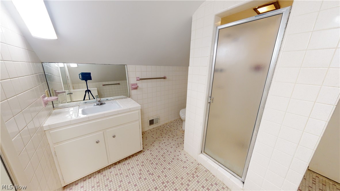 2808 Brainard Road Cleveland, OH 44124 - Photo 14 of 27 In suite full bathroom (2nd floor) with walk-in shower.