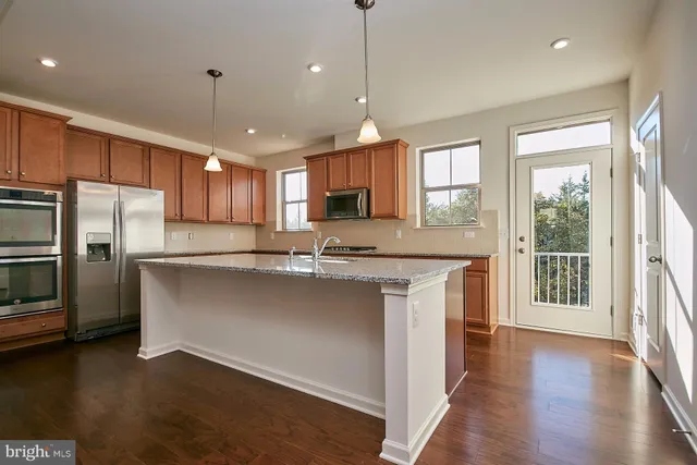 $3,600 | 43428 Robey Square, Ashburn, VA 20148