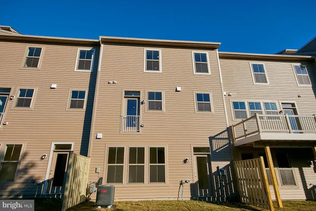 $3,700 | 43428 Robey Square, Ashburn, VA 20148