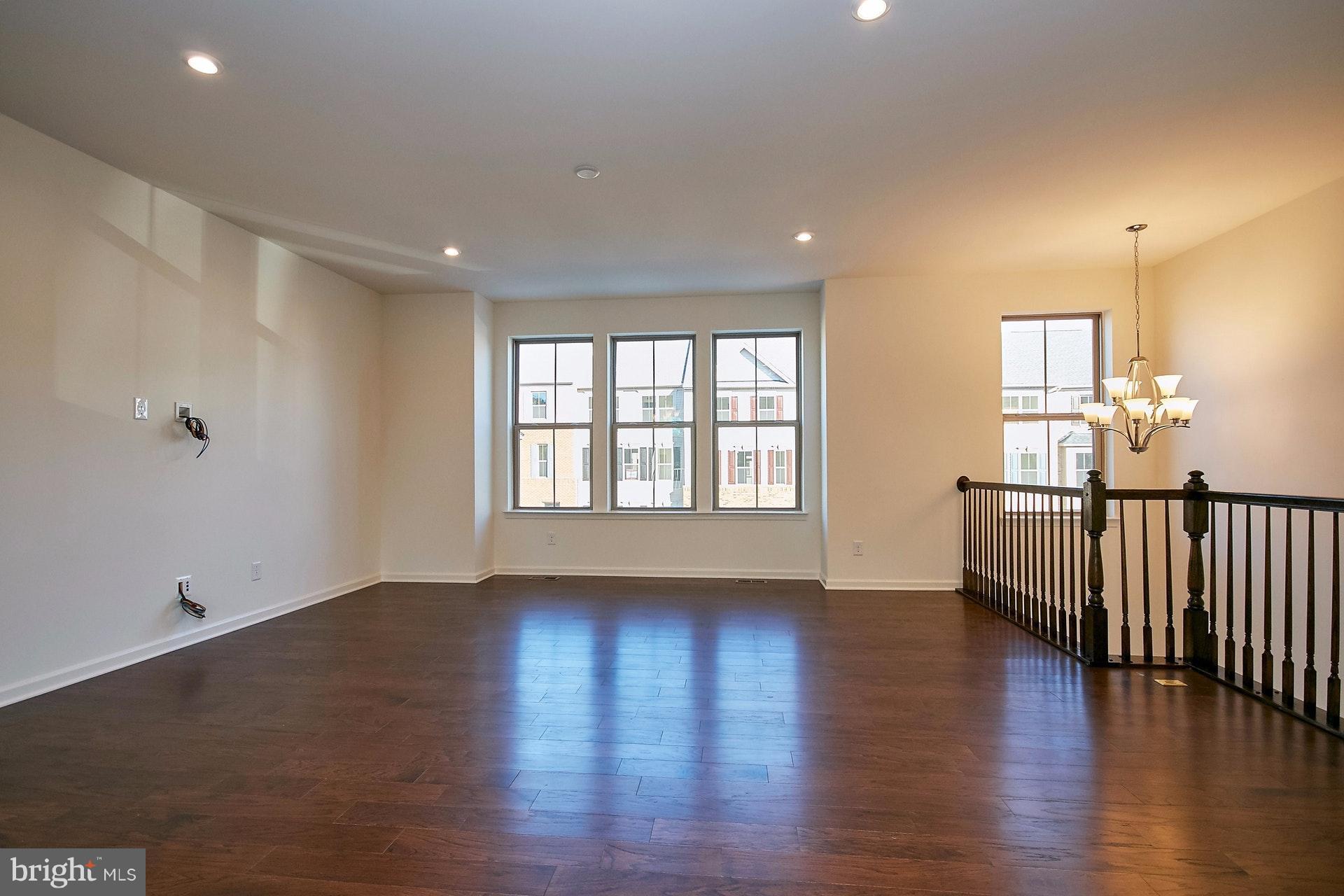43428 Robey Square Ashburn, VA 20148 - Photo 5 of 30 Living Room