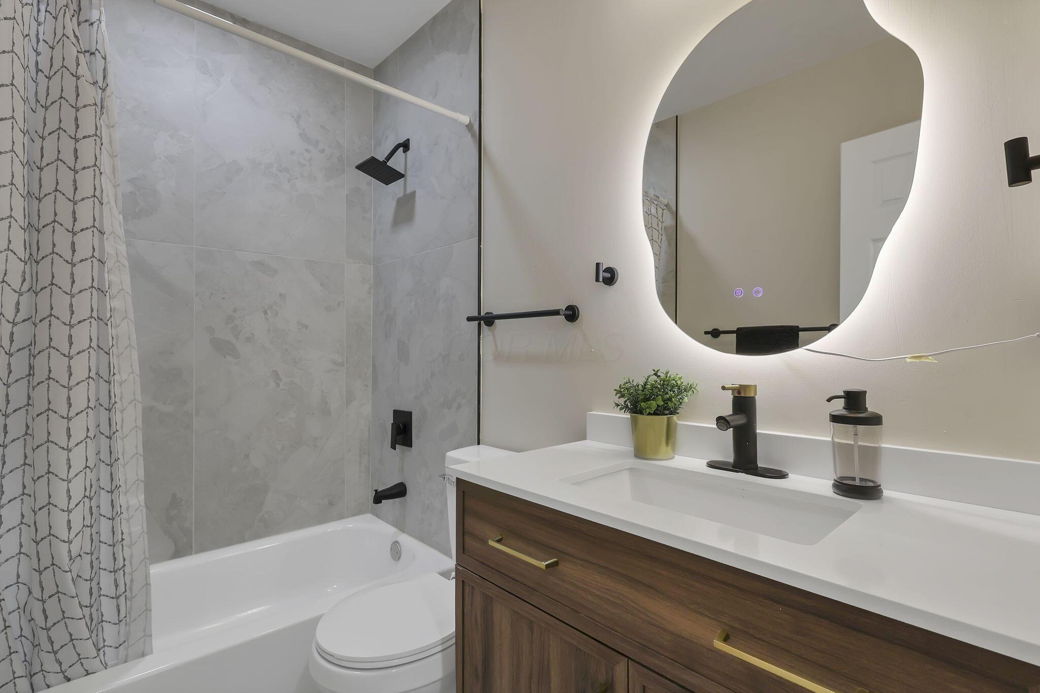2227 Zollinger Road Columbus, OH 43221 - Photo 15 of 43 Hallway Bathroom