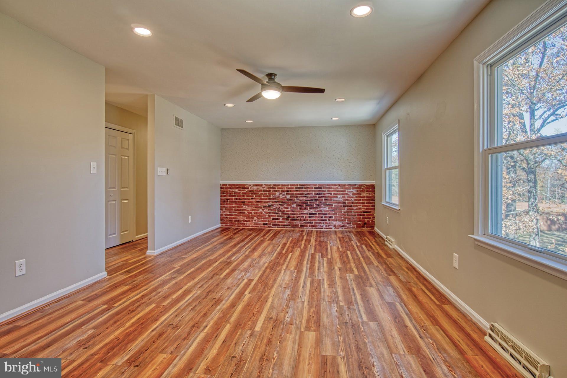 19822 Smith Circle Ashburn, VA 20147 - Photo 9 of 52 Family Room Off Kitchen