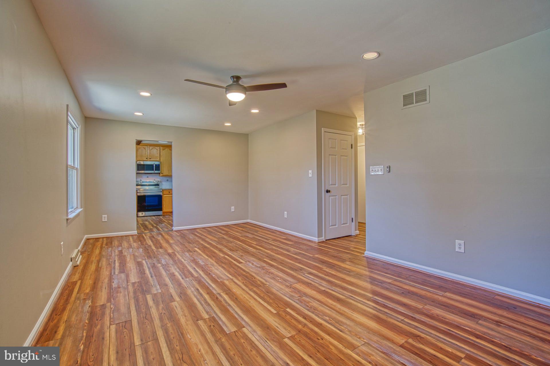 19822 Smith Circle Ashburn, VA 20147 - Photo 10 of 52 Family Room Leading to Kitchen