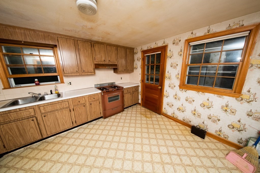 70 Partridge Road Billerica, MA 01821 - Photo 13 of 26