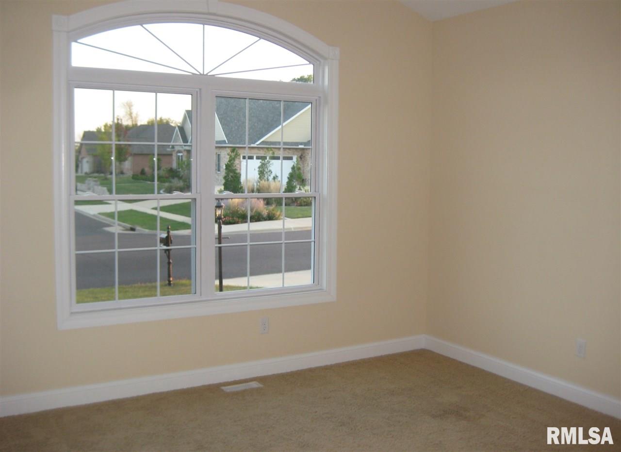 1834 Kern Road Washington, IL 61571 - Photo 14 of 27 Gallery Image 14