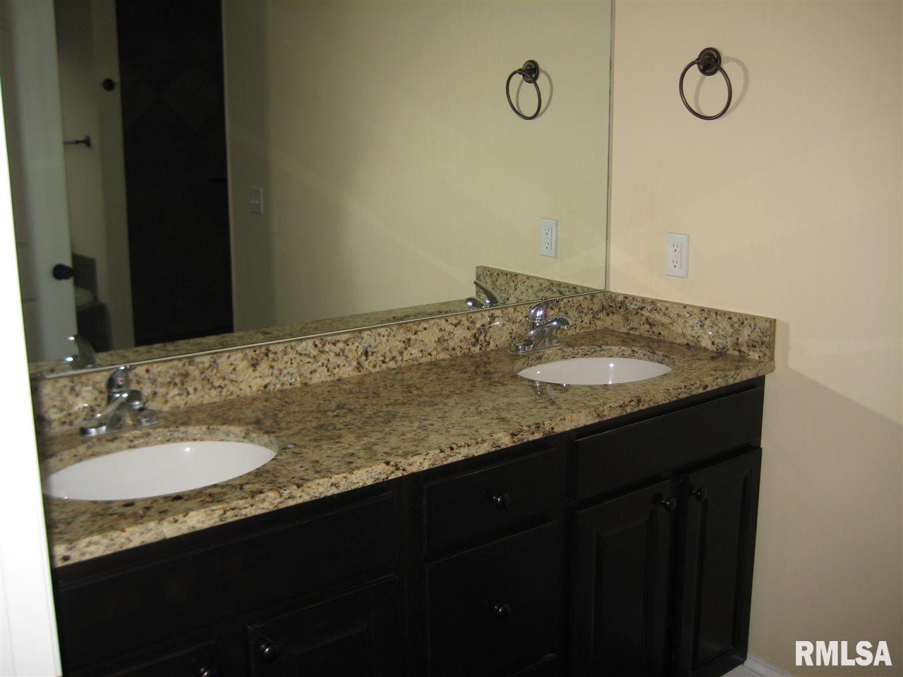 1834 Kern Road Washington, IL 61571 - Photo 15 of 27 Gallery Image 15