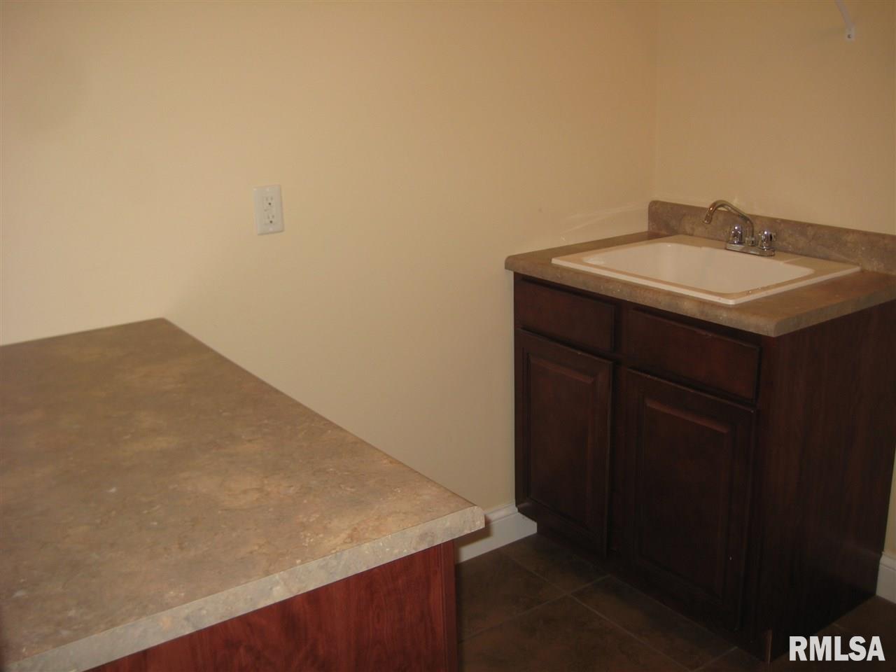 1834 Kern Road Washington, IL 61571 - Photo 22 of 27 Gallery Image 22