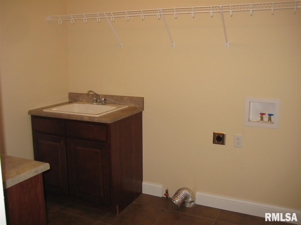 1834 Kern Road Washington, IL 61571 - Photo 23 of 27 Gallery Image 23