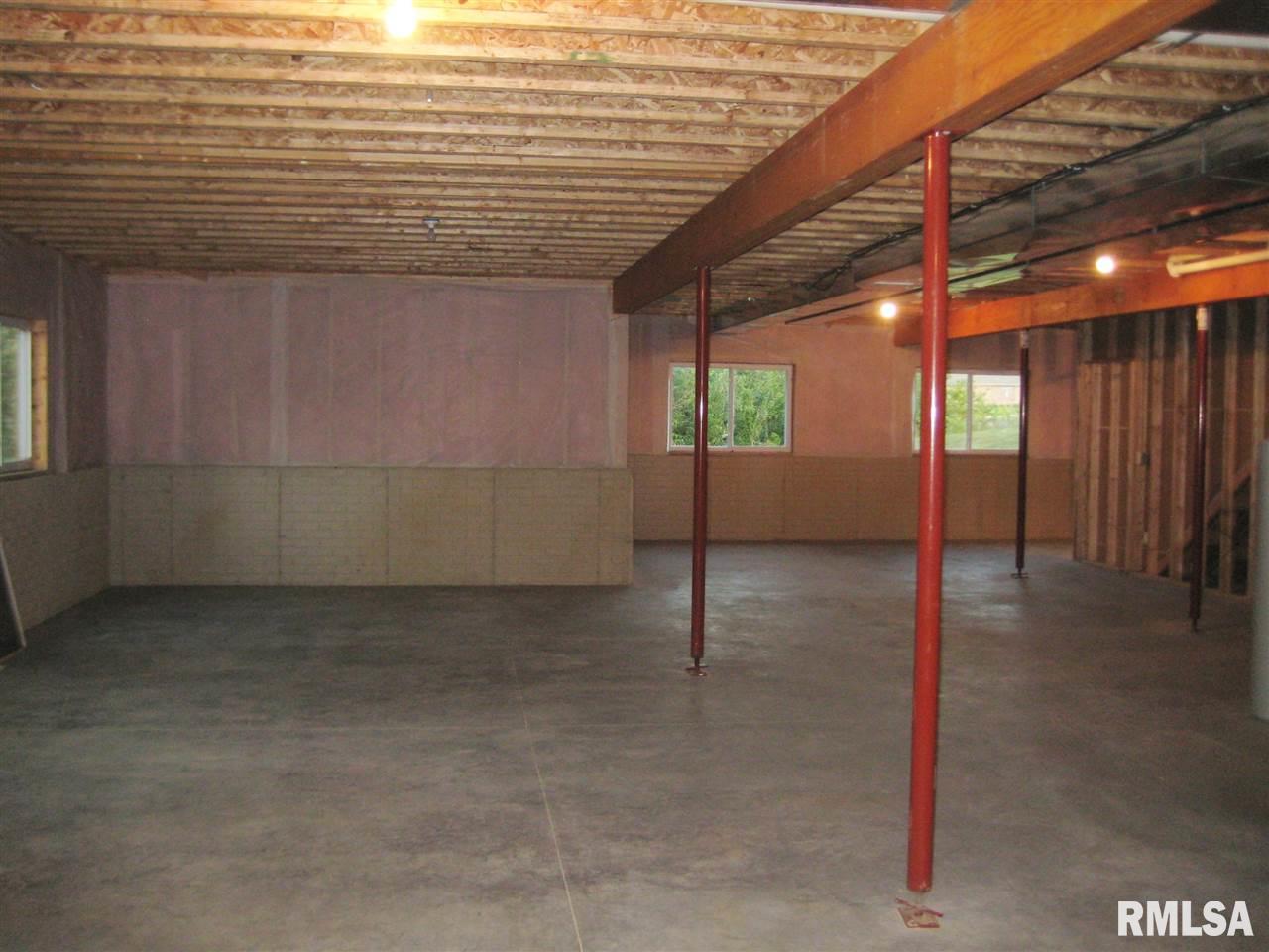 1834 Kern Road Washington, IL 61571 - Photo 26 of 27 Gallery Image 26