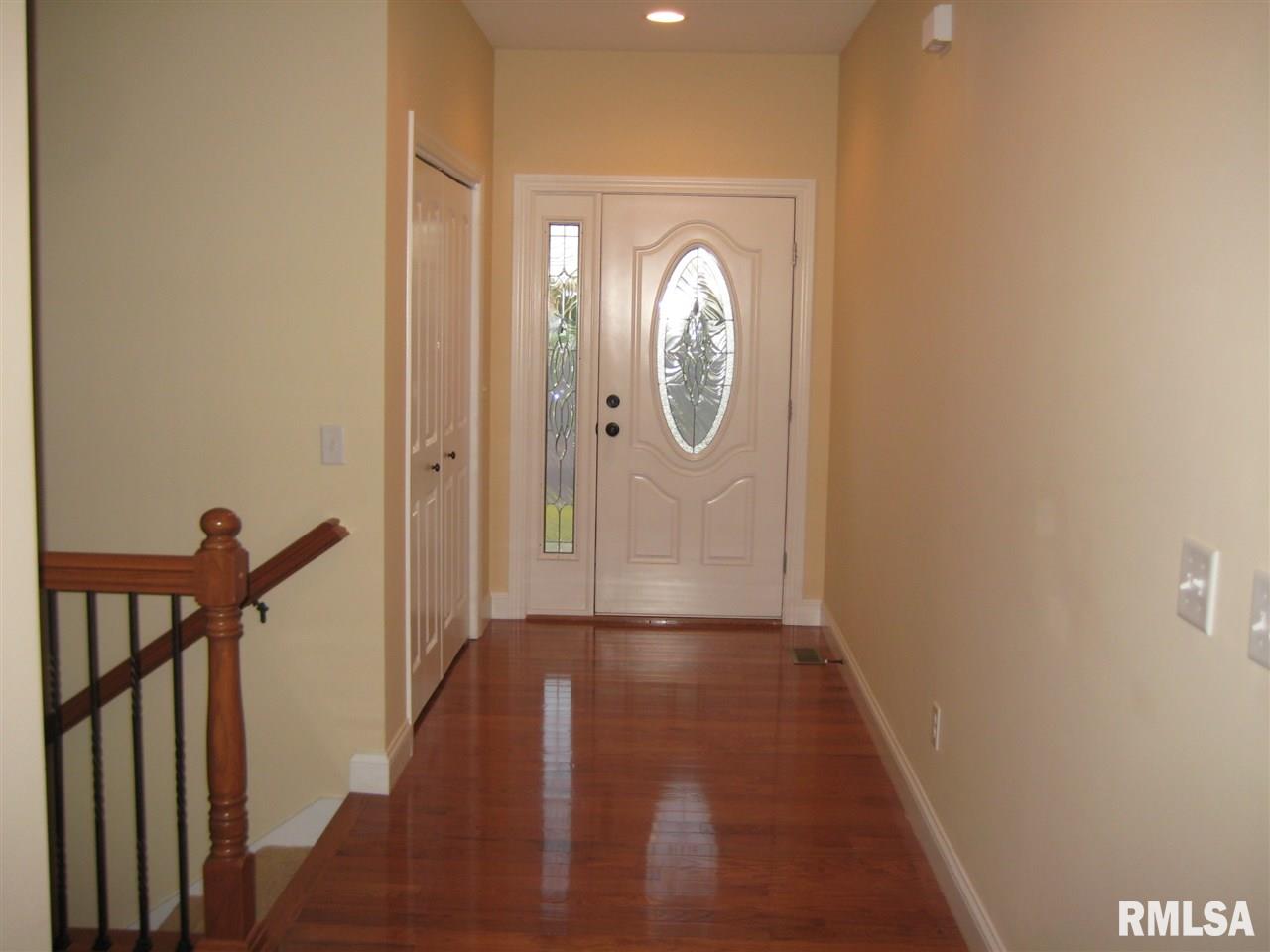 1834 Kern Road Washington, IL 61571 - Photo 5 of 27 Gallery Image 5