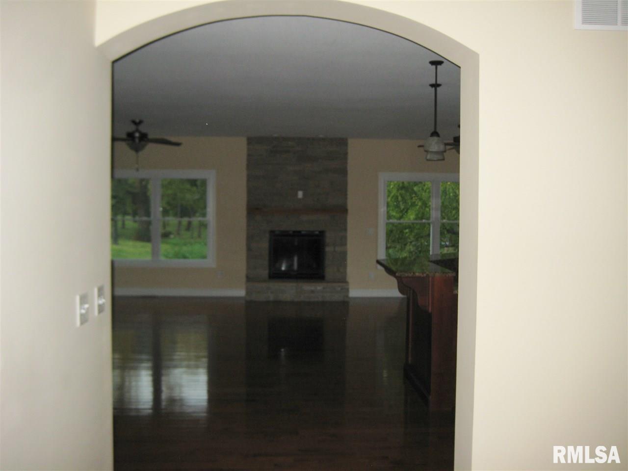 1834 Kern Road Washington, IL 61571 - Photo 7 of 27 Gallery Image 7