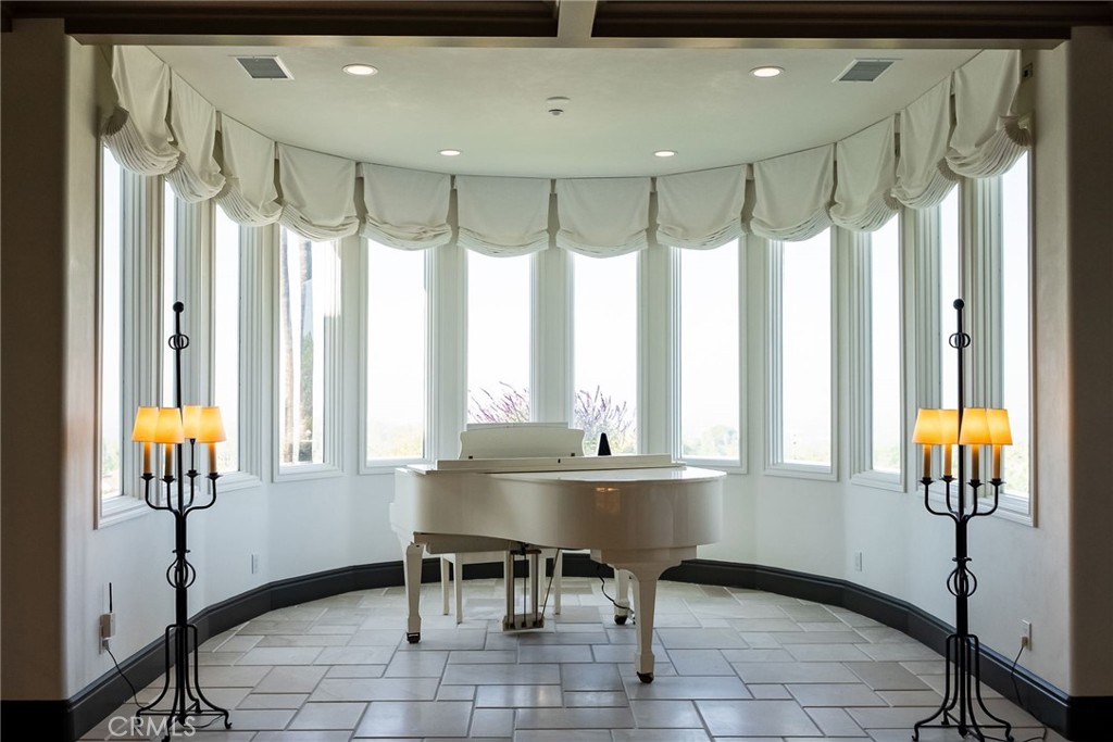 2019 Polo Court Riverside, CA 92506 - Photo 15 of 75