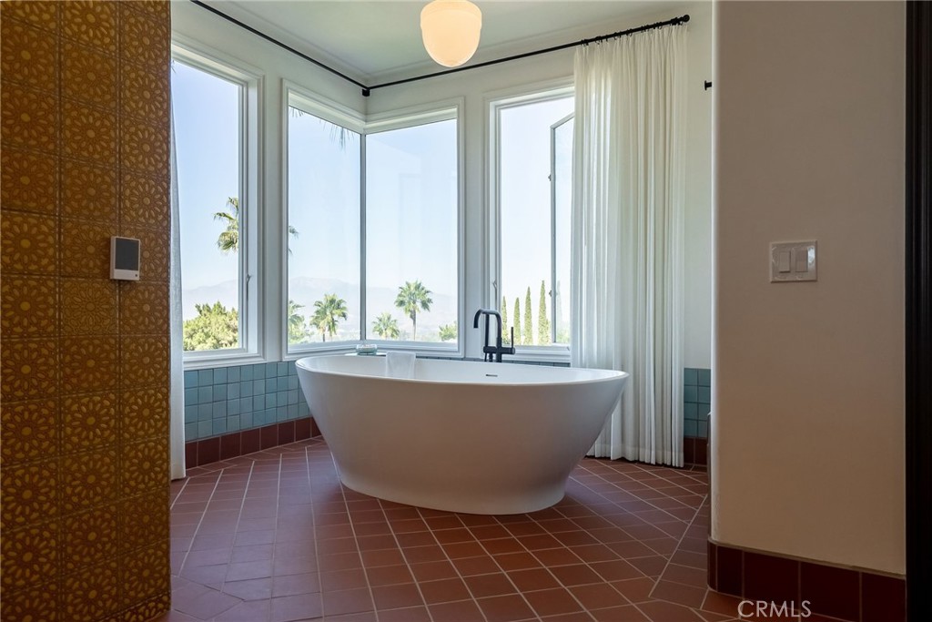 2019 Polo Court Riverside, CA 92506 - Photo 37 of 75 a room with wooden floor and a tub