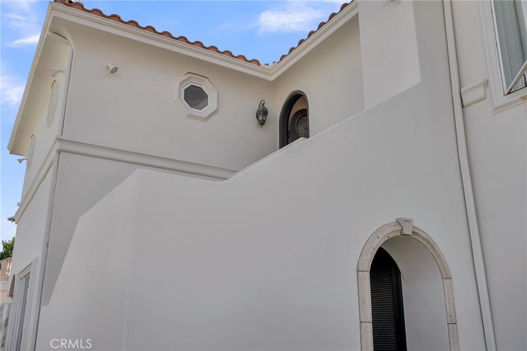 2019 Polo Court Riverside, CA 92506 - Photo 74 of 75 a close view of a utility room with dryer and washer