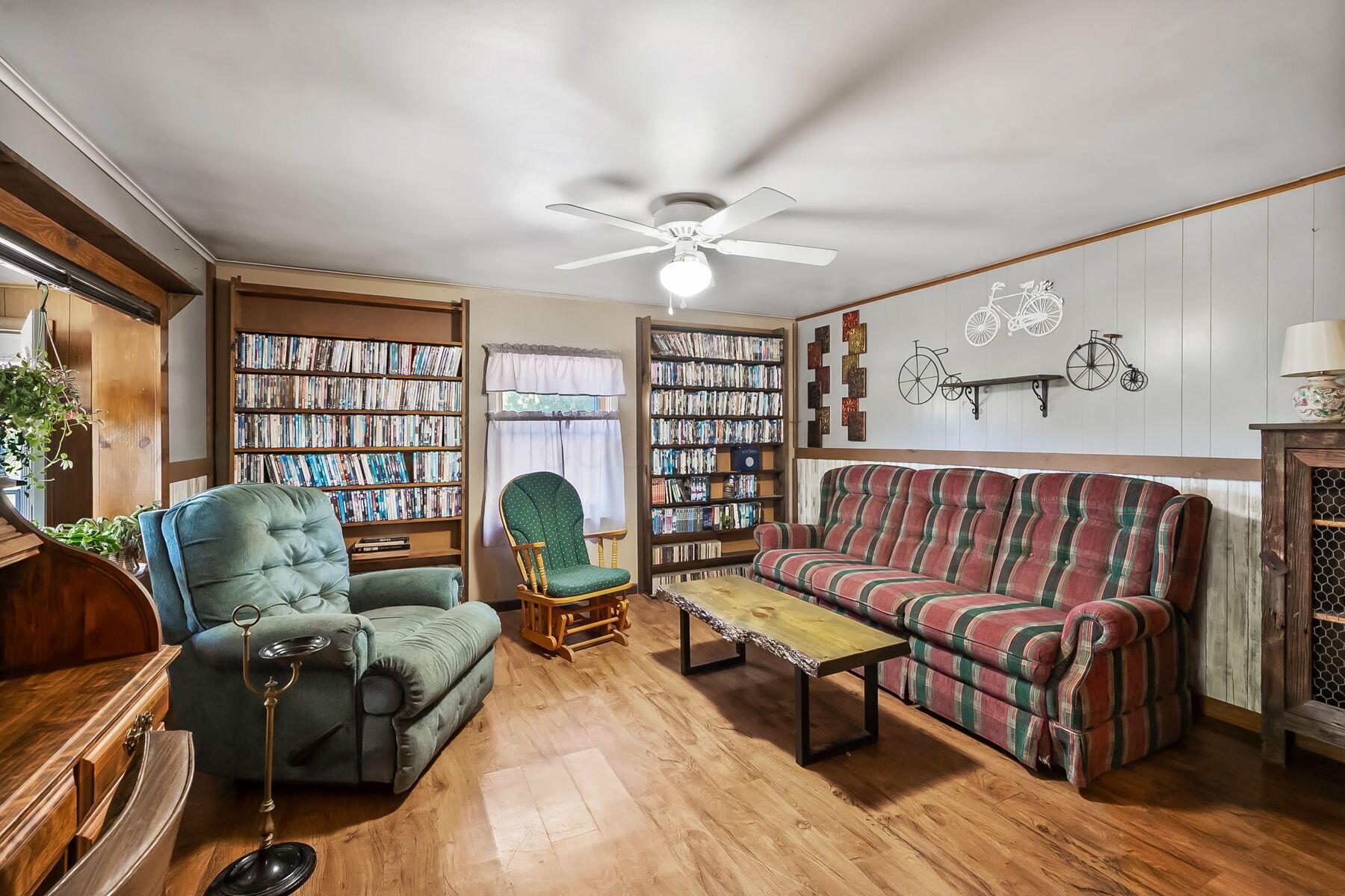9522 Smith Road Ashley, OH 43003 - Photo 15 of 56 Living Room