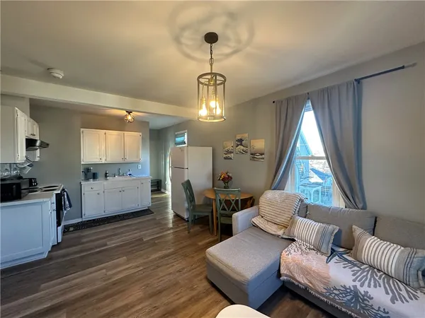 $1,950 | 49 East Bowery Street, Unit 3, Newport, RI 02840