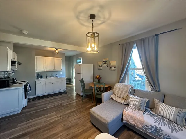 $1,950 | 49 East Bowery Street, Unit 3, Newport, RI 02840