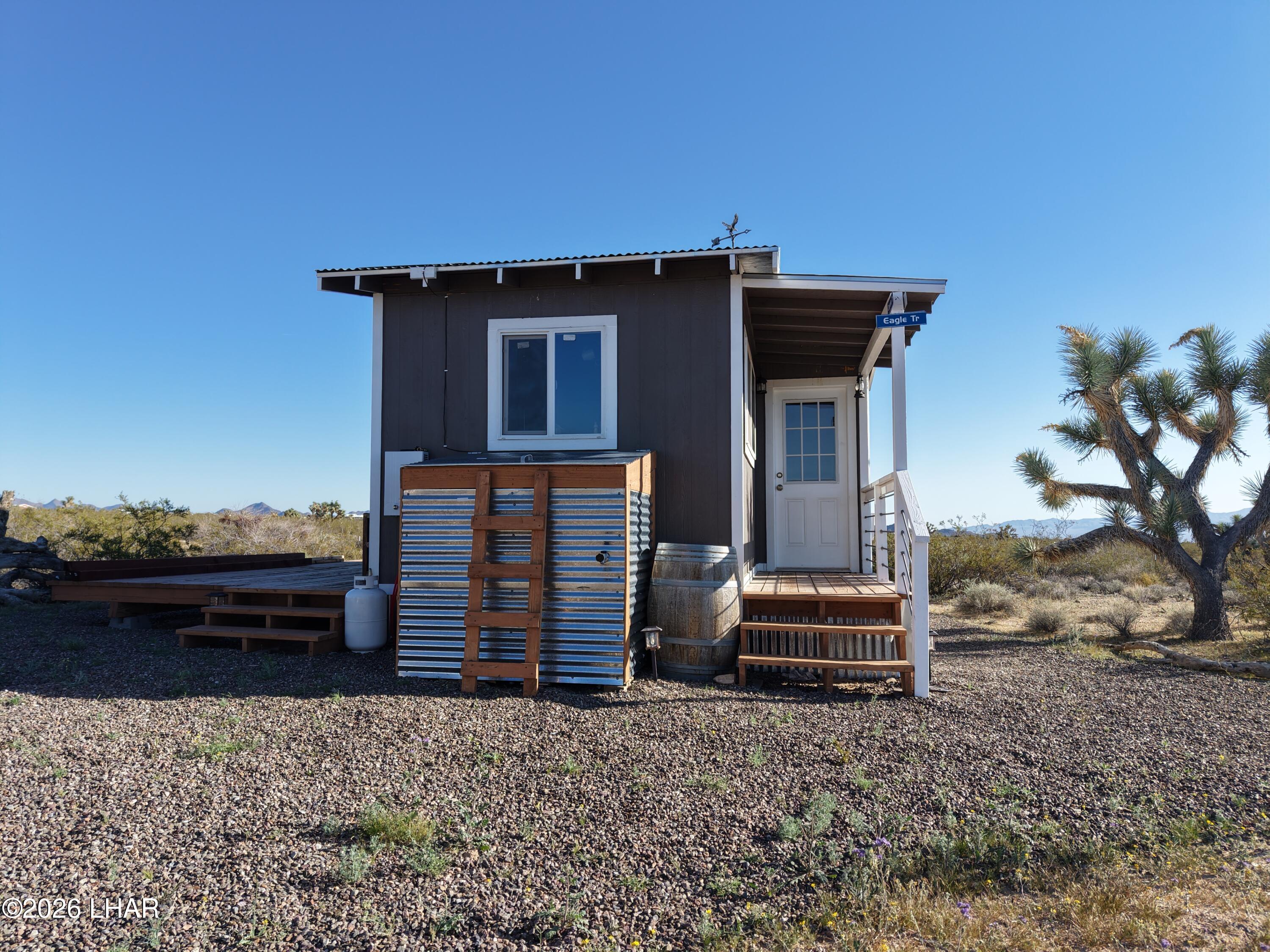 127 South Carrow Road Yucca, AZ 86438 - Photo 29 of 39 a front view of a house with a yard