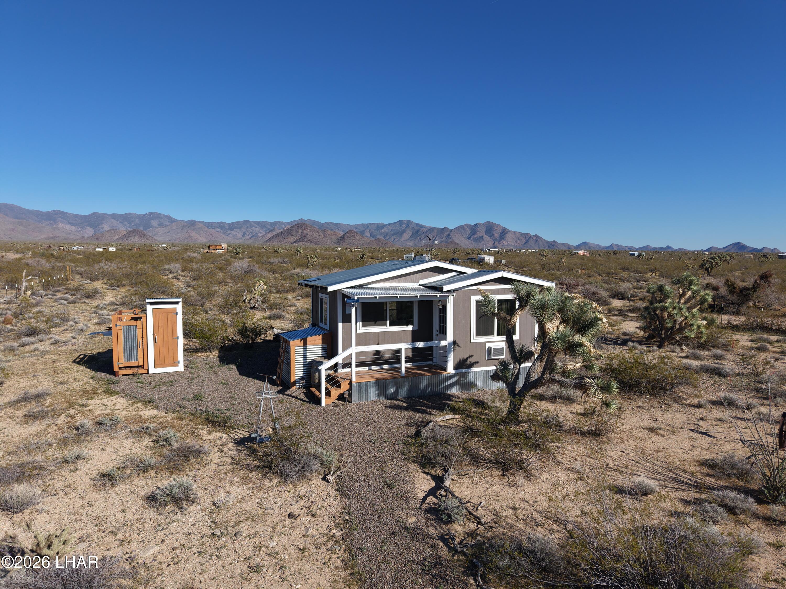127 South Carrow Road Yucca, AZ 86438 - Photo 5 of 39 a view of a terrace with a bench