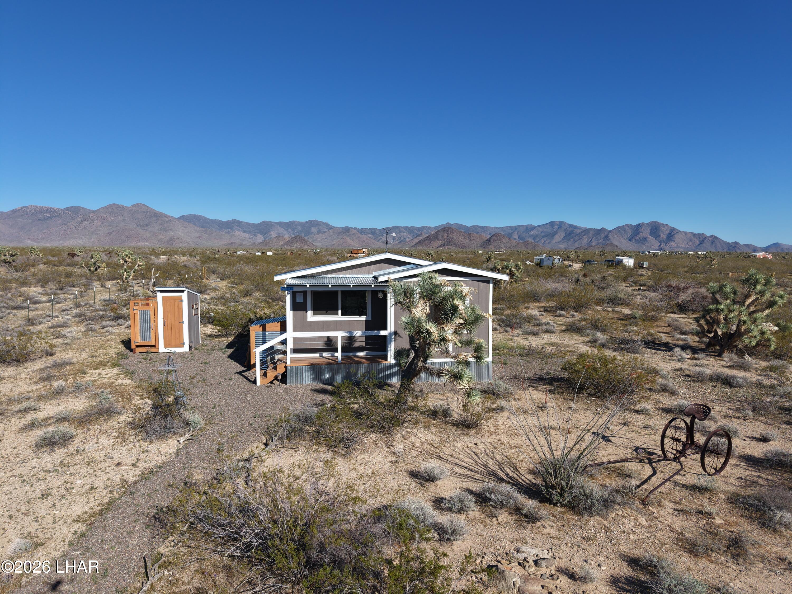 127 South Carrow Road Yucca, AZ 86438 - Photo 6 of 39 a view of a terrace with a bench