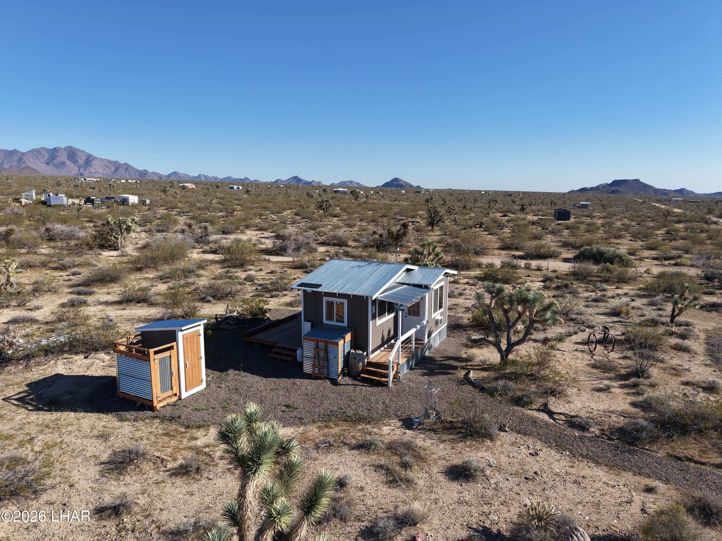 127 South Carrow Road Yucca, AZ 86438 - Photo 7 of 39 a view of a terrace with a mountain