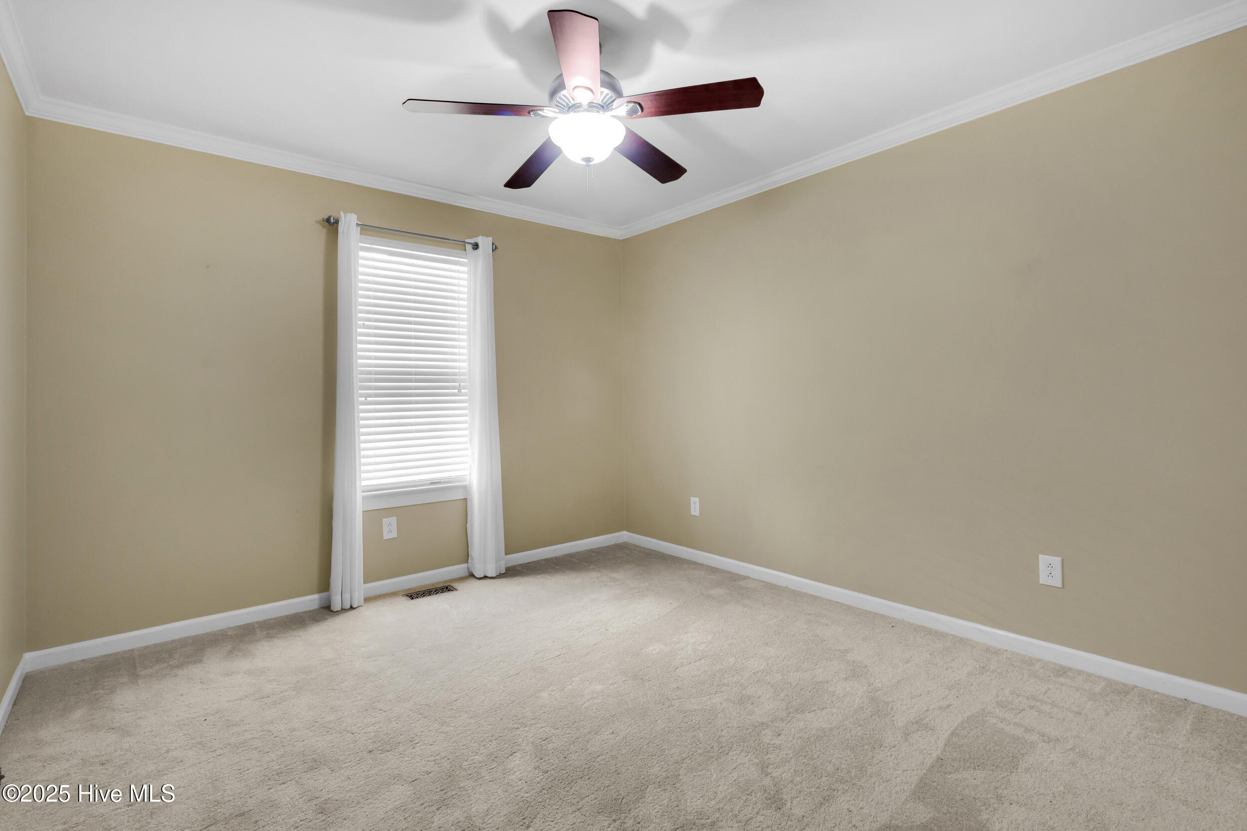 916 Buckingham Road New Bern, NC 28562 - Photo 17 of 35 Bedroom 1