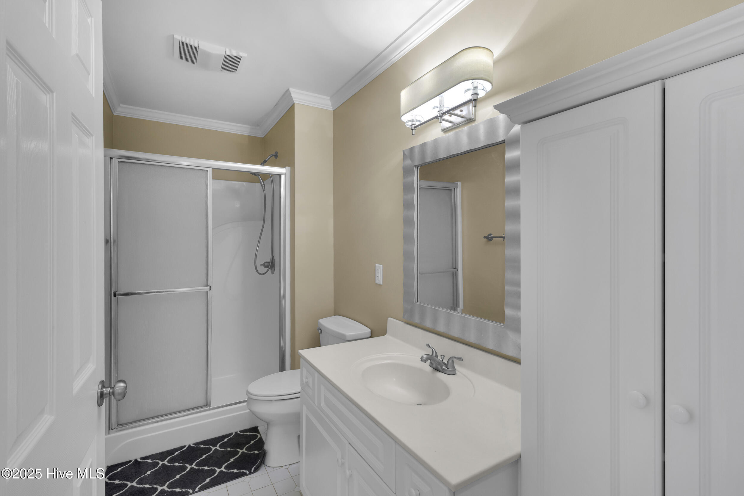 916 Buckingham Road New Bern, NC 28562 - Photo 18 of 35 Guest bath