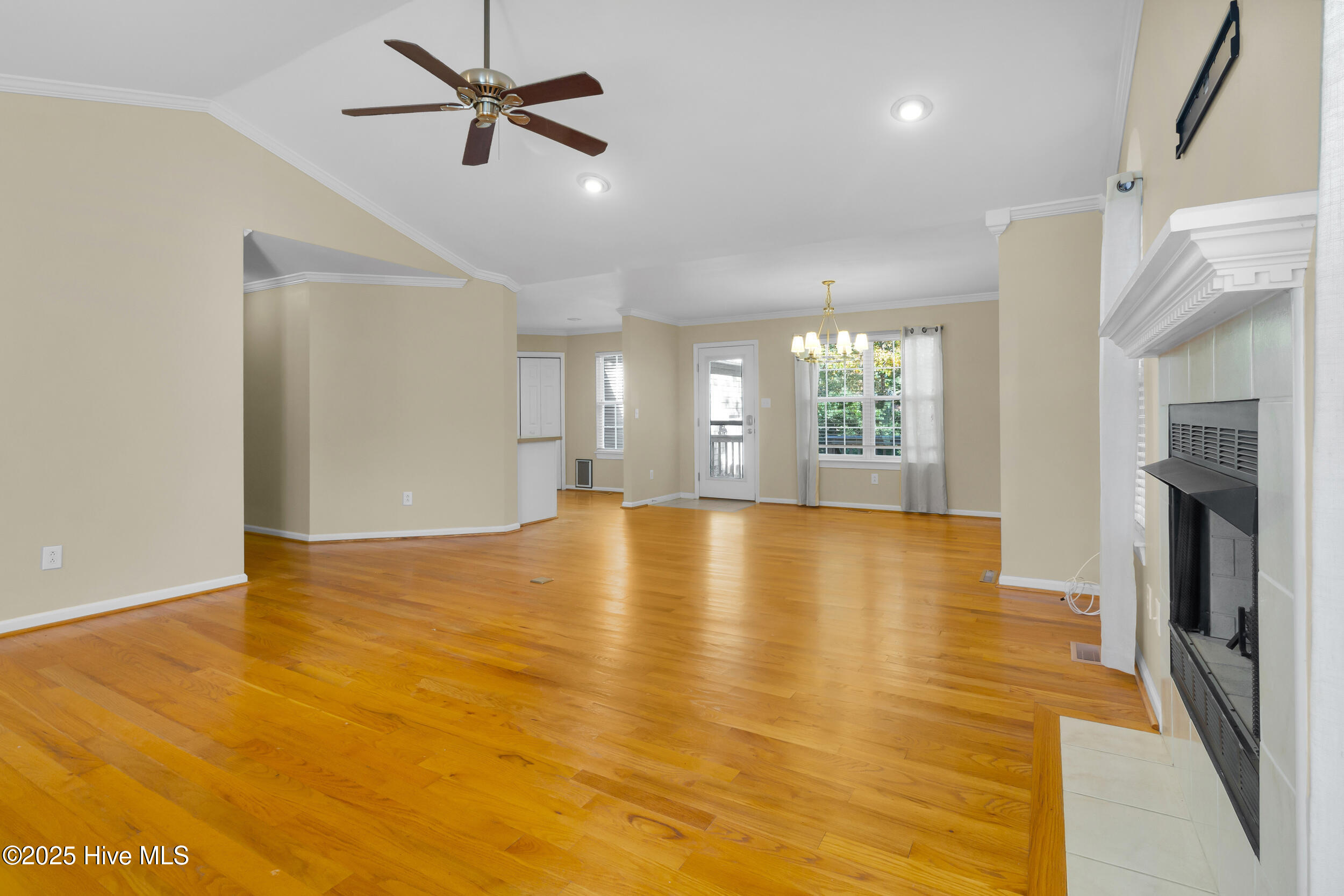 916 Buckingham Road New Bern, NC 28562 - Photo 4 of 35 Living room to back door