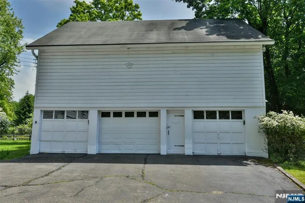 $1,275,000 | 584 West Saddle River Road, Upper Saddle River, NJ 07458