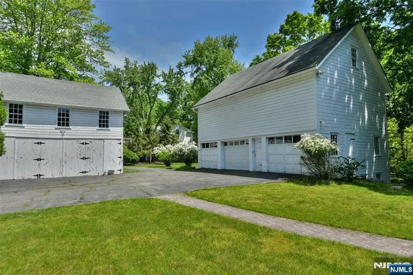 $1,275,000 | 584 West Saddle River Road, Upper Saddle River, NJ 07458