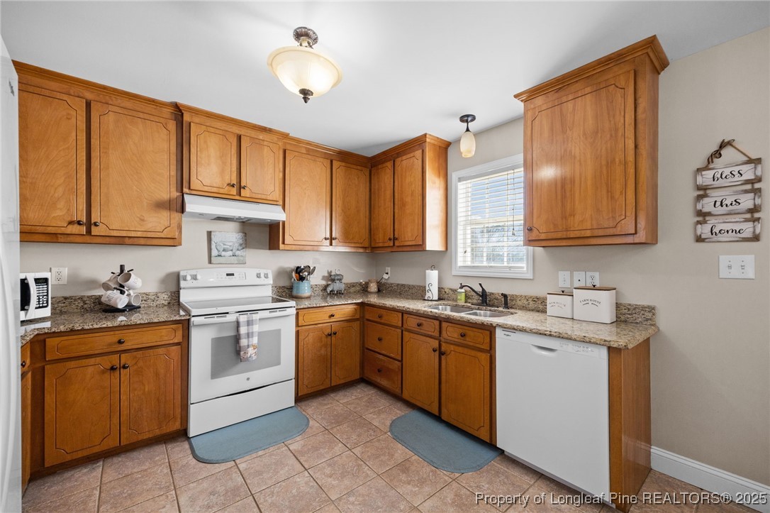 262 River Birch Run Coats, NC 27521 - Photo 22 of 49 a kitchen with a sink stove and cabinets