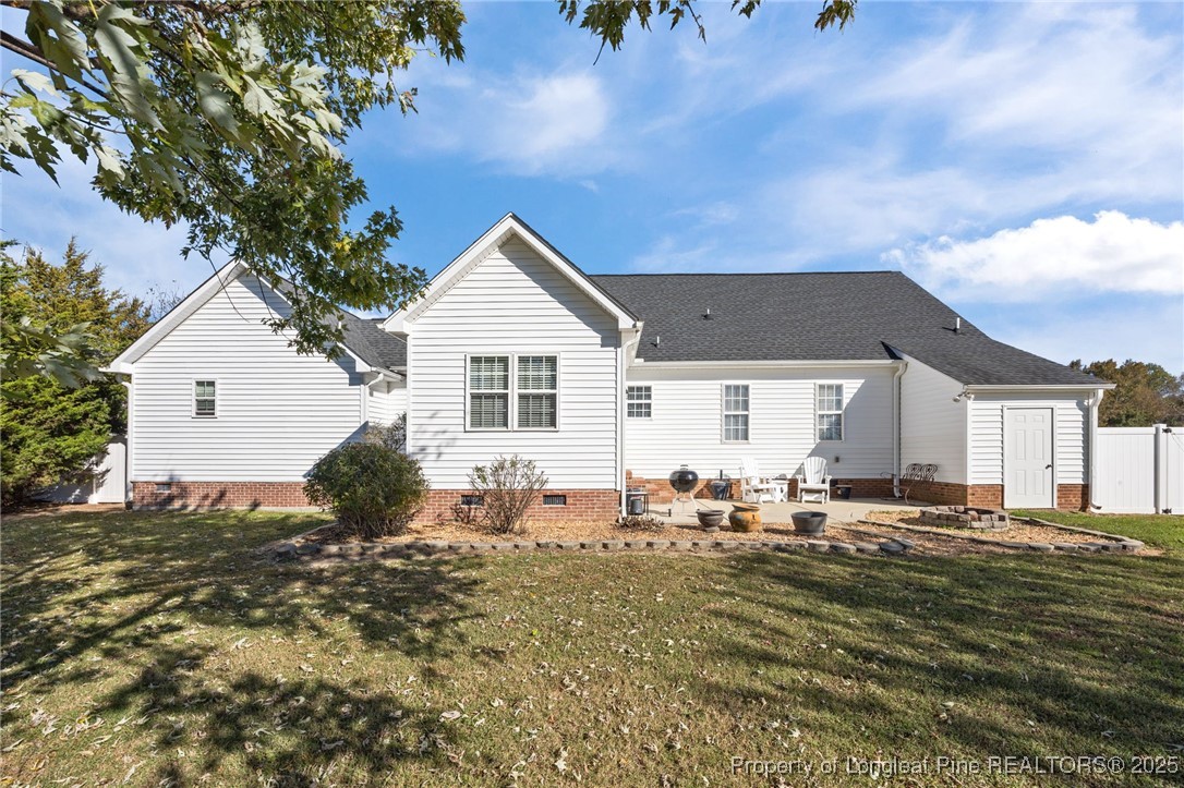 262 River Birch Run Coats, NC 27521 - Photo 44 of 49 a backyard of a house with table and chairs