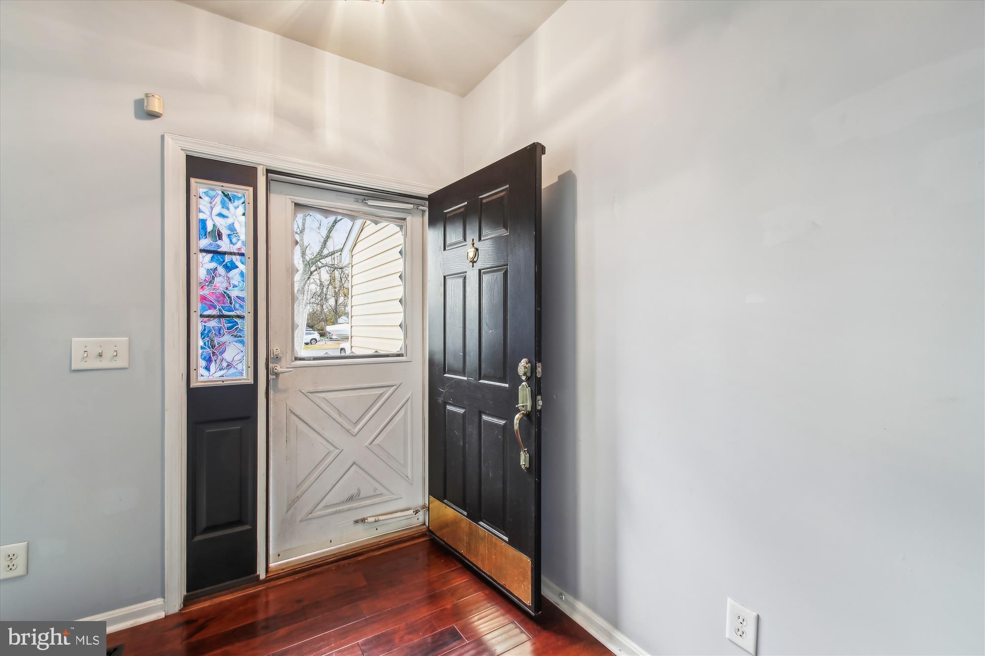 7719 West Shore Road Pasadena, MD 21122 - Photo 20 of 40 Foyer
