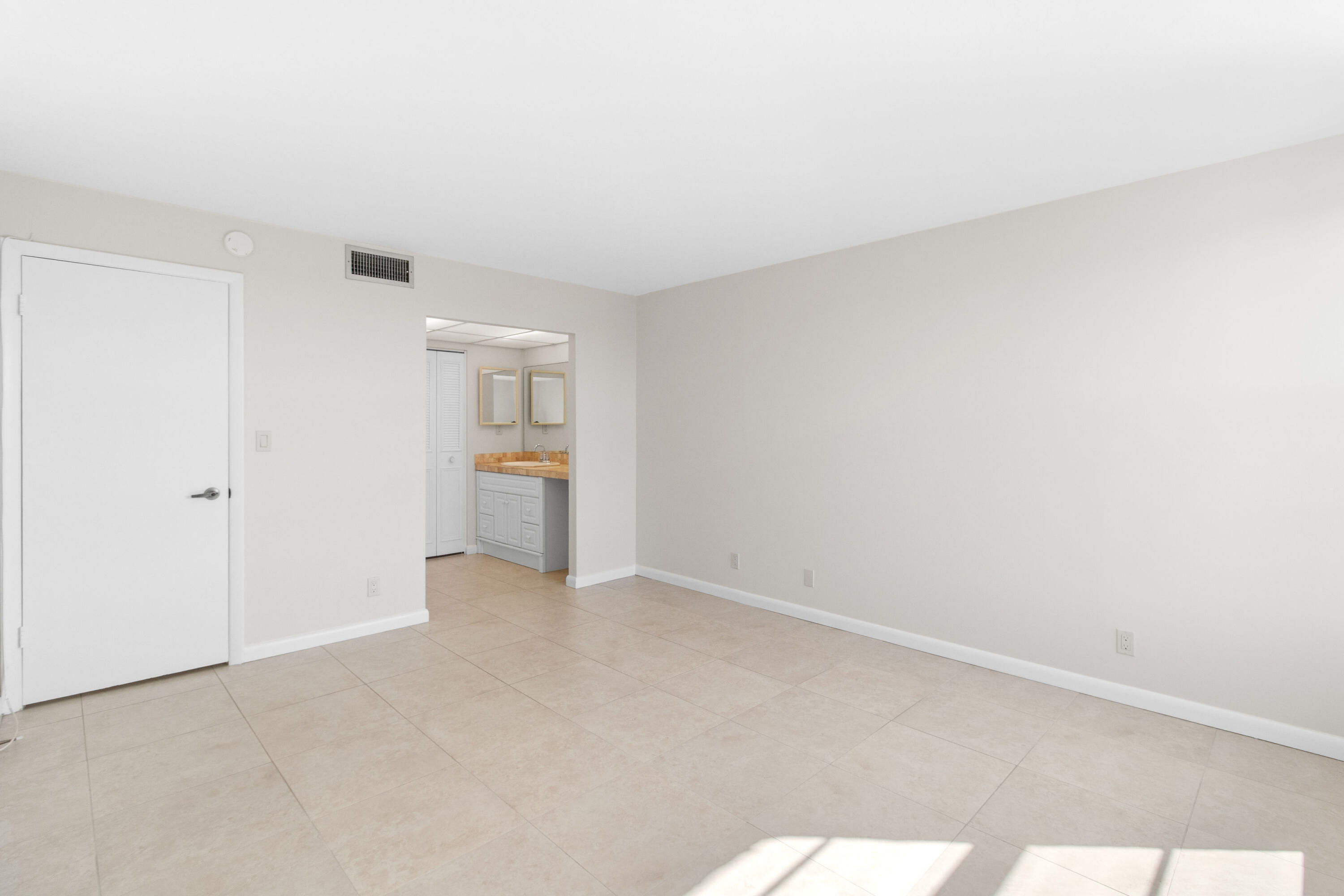 8 Royal Palm Way, Unit 602 Boca Raton, FL 33432 - Photo 9 of 20 IMG_0269