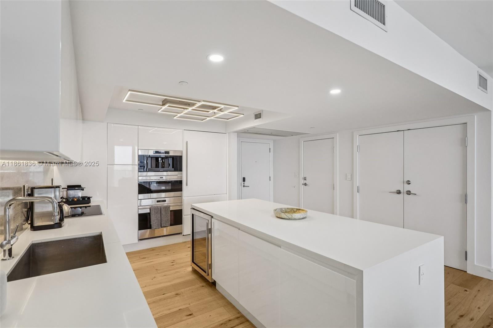 102 24th Street, Unit 1440 Miami Beach, FL 33139 - Photo 11 of 78