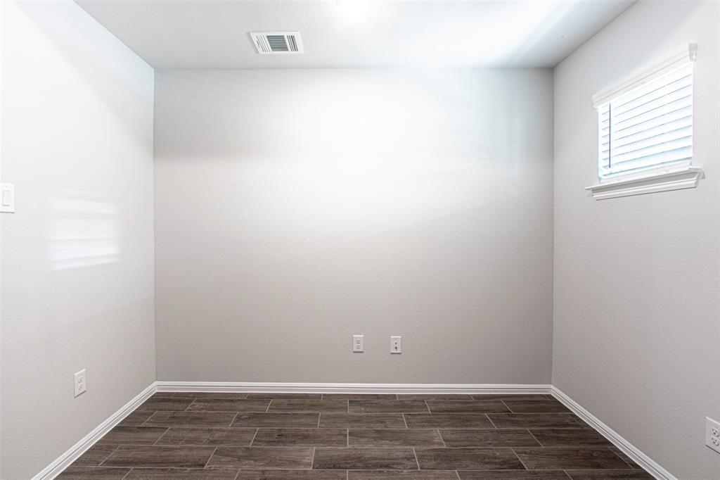 7108 Calshot Road Pilot Point, TX 76258 - Photo 4 of 28 Foyer or Pocket Office.