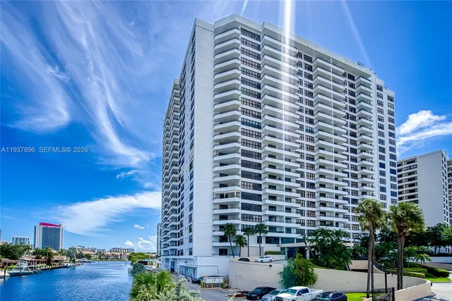 $2,500 | 2500 Parkview Drive, Unit 911, Hallandale Beach, FL 33009