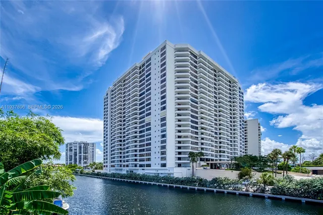 $2,500 | 2500 Parkview Drive, Unit 911, Hallandale Beach, FL 33009