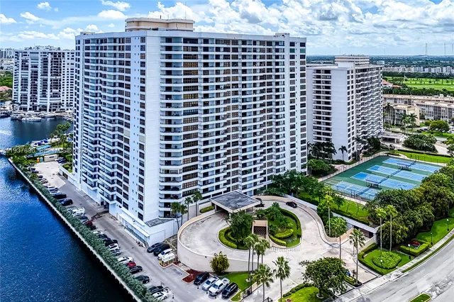 $2,500 | 2500 Parkview Drive, Unit 911, Hallandale Beach, FL 33009