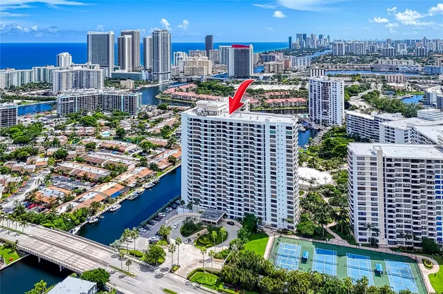 $2,500 | 2500 Parkview Drive, Unit 911, Hallandale Beach, FL 33009