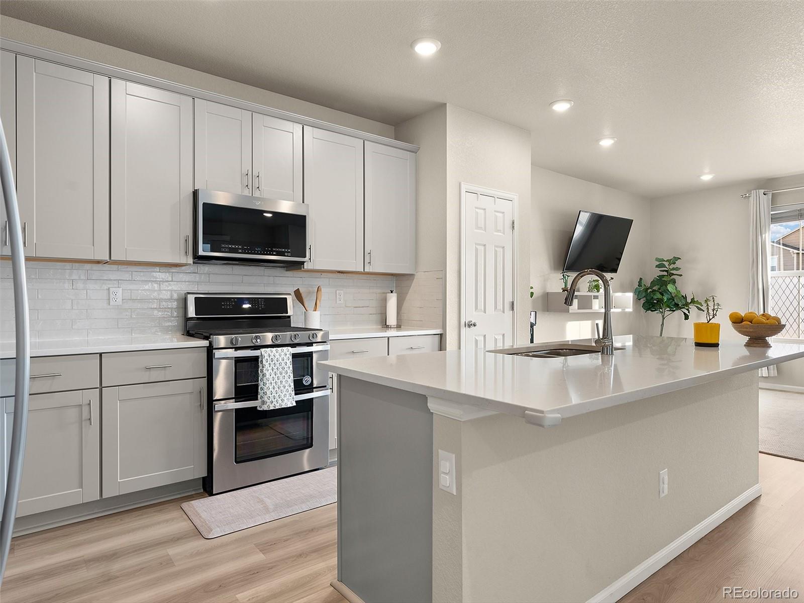 940 Morning Glory Road Henderson, CO 80640 - Photo 2 of 29