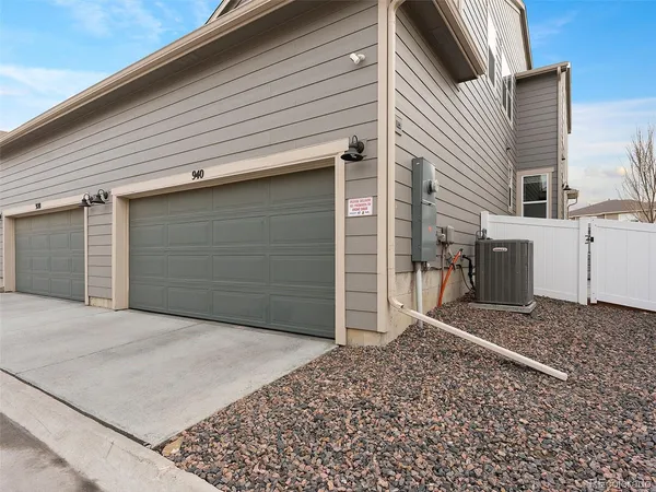 $460,000 | 940 Morning Glory Road, Henderson, CO 80640