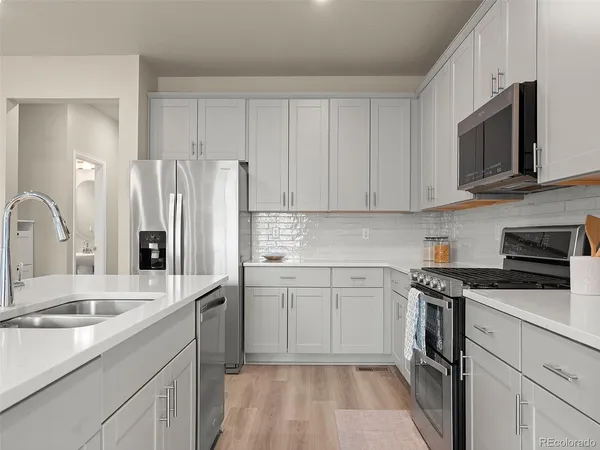 $460,000 | 940 Morning Glory Road, Henderson, CO 80640