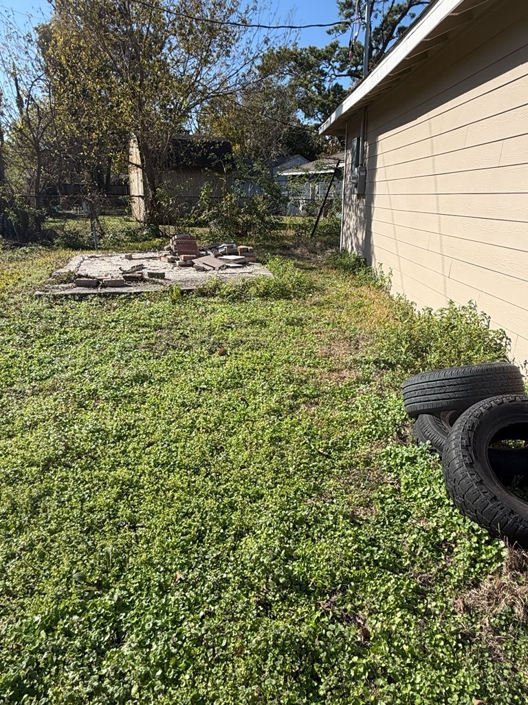 7430 Claiborne Street Houston, TX 77016 - Photo 20 of 23 a backyard of a house with lots of green space
