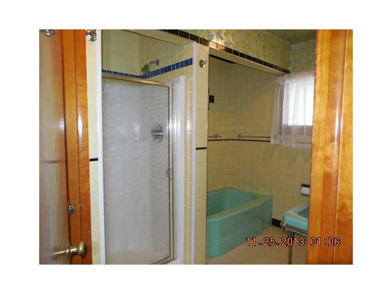 270 Meadowbrook Road Hermitage, PA 16148 - Photo 11 of 14 Full Bath.