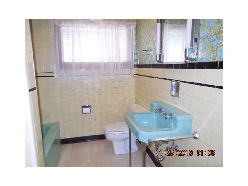 270 Meadowbrook Road Hermitage, PA 16148 - Photo 12 of 14 Full Bath.