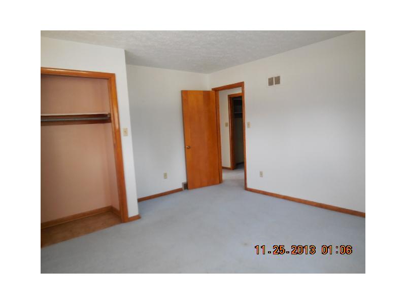 270 Meadowbrook Road Hermitage, PA 16148 - Photo 6 of 14 Bedroom.