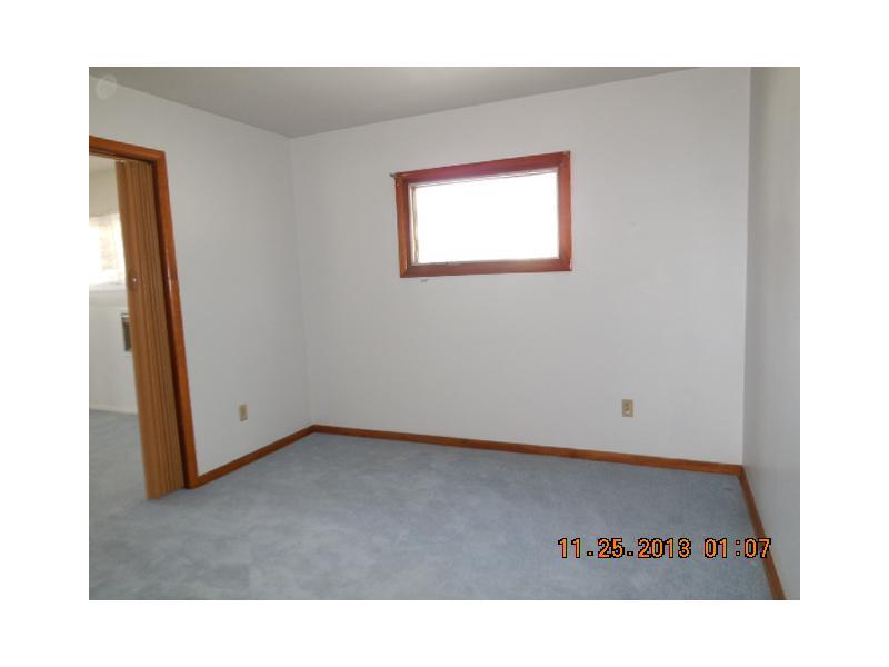 270 Meadowbrook Road Hermitage, PA 16148 - Photo 7 of 14 Bedroom.